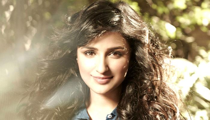 ৮০র দশকের কমিক ছবি চামেলি কি শাদির রিমেকের মুখ্য চরিত্রে পরিণীতি ৮০র দশকের কমিক ছবি চামেলি কি শাদির রিমেকের মুখ্য চরিত্রে পরিণীতি