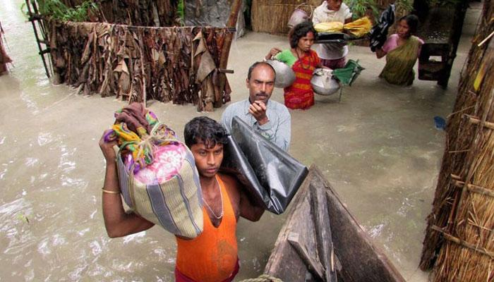 টানা বৃষ্টিতে জলপাইগুড়ির বন্যা পরিস্থিতিতে আরও অবনতি, ঘরছাড়া প্রায় ৫ হাজার মানুষ টানা বৃষ্টিতে জলপাইগুড়ির বন্যা পরিস্থিতিতে আরও অবনতি, ঘরছাড়া প্রায় ৫ হাজার মানুষ