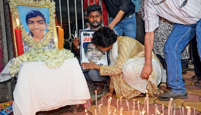 আবেশ যদি দুর্ঘটনাতেই জখম হয়, তাহলে তা বন্ধুরা সামনা-সামনি বলছে না কেন? আবেশ যদি দুর্ঘটনাতেই জখম হয়, তাহলে তা বন্ধুরা সামনা-সামনি বলছে না কেন?