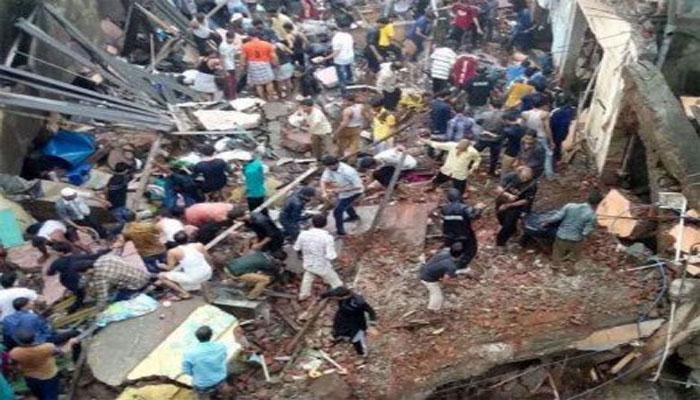 মুম্বাইয়ে ভেঙে পড়ল তিনতলা বাড়ি মুম্বাইয়ে ভেঙে পড়ল তিনতলা বাড়ি