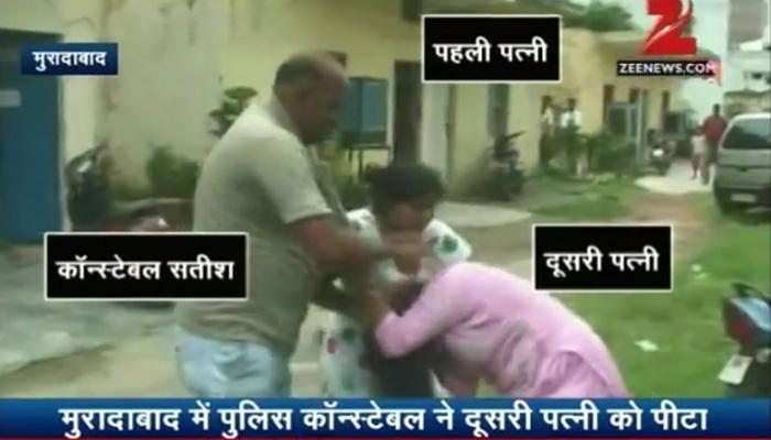 এক পুলিসের দুই বউ, থানার মধ্যেই চুলোচুলি, দেখুন ভিডিওতে এক পুলিসের দুই বউ, থানার মধ্যেই চুলোচুলি, দেখুন ভিডিওতে