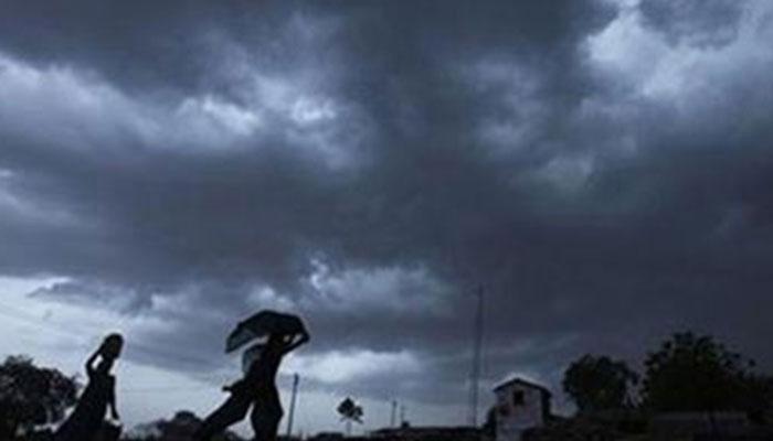 শক্তি বাড়াচ্ছে নিম্নচাপ, ফের ভারী বৃষ্টির আশঙ্কা শক্তি বাড়াচ্ছে নিম্নচাপ, ফের ভারী বৃষ্টির আশঙ্কা