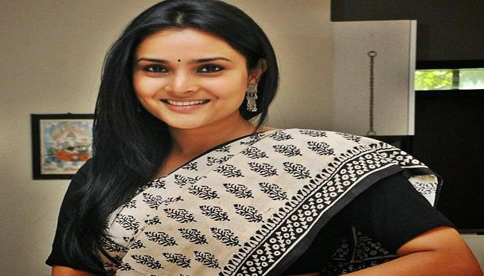 পাকিস্তানের হয়ে 'কথা বলে' বিতর্কে এই সুন্দরী অভিনেত্রী! পাকিস্তানের হয়ে 'কথা বলে' বিতর্কে এই সুন্দরী অভিনেত্রী!