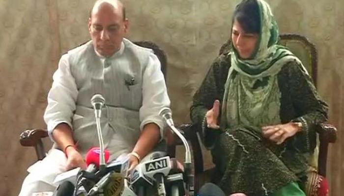 কাশ্মীরে বসে ছররার পরিবর্তের আশ্বাস দিলেন রাজনাথ; বিচ্ছিন্নতাপন্থীদের একহাত নিলেন মুফতি কাশ্মীরে বসে ছররার পরিবর্তের আশ্বাস দিলেন রাজনাথ; বিচ্ছিন্নতাপন্থীদের একহাত নিলেন মুফতি
