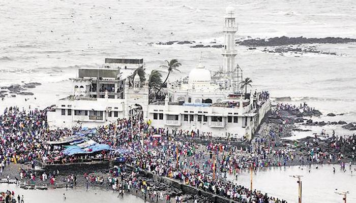 হাজি আলি দরগার অন্তঃপুরে মহিলাদের প্রবেশাধিকার দিল বম্বে হাইকোর্ট হাজি আলি দরগার অন্তঃপুরে মহিলাদের প্রবেশাধিকার দিল বম্বে হাইকোর্ট