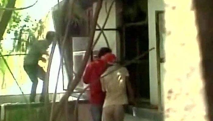 পদে পদে গাফিলতির চূড়ান্ত নিদর্শন মুর্শিদাবাদ মেডিক্যালে পদে পদে গাফিলতির চূড়ান্ত নিদর্শন মুর্শিদাবাদ মেডিক্যালে