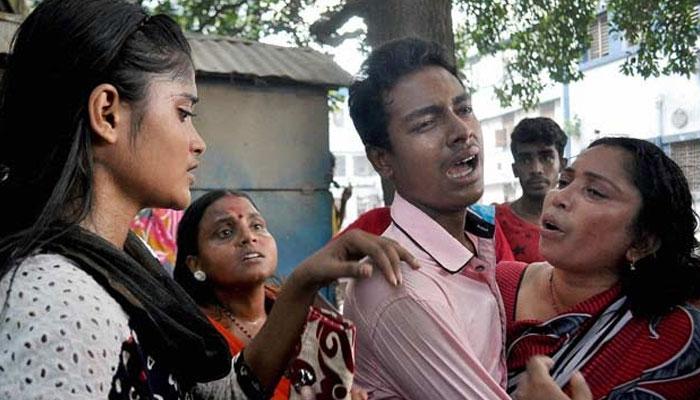 প্রাণ বাঁচাতে ছুড়ে ফেলা হল শিশুদের, কিন্তু শেষ রক্ষা হল না প্রাণ বাঁচাতে ছুড়ে ফেলা হল শিশুদের, কিন্তু শেষ রক্ষা হল না