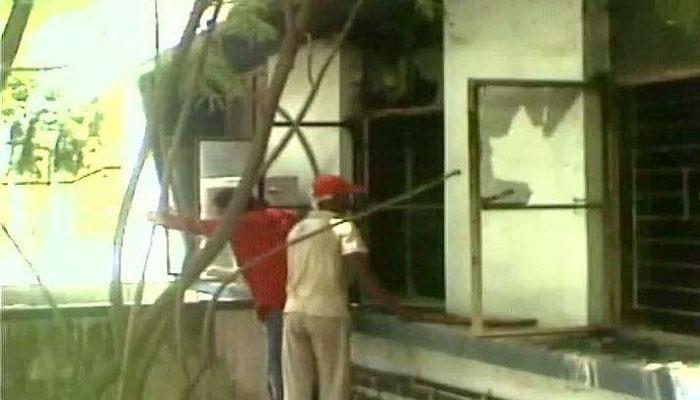 মুর্শিদাবাদ মেডিক্যালে আগুন নিয়ে বিধানসভায় উত্তেজনা মুর্শিদাবাদ মেডিক্যালে আগুন নিয়ে বিধানসভায় উত্তেজনা