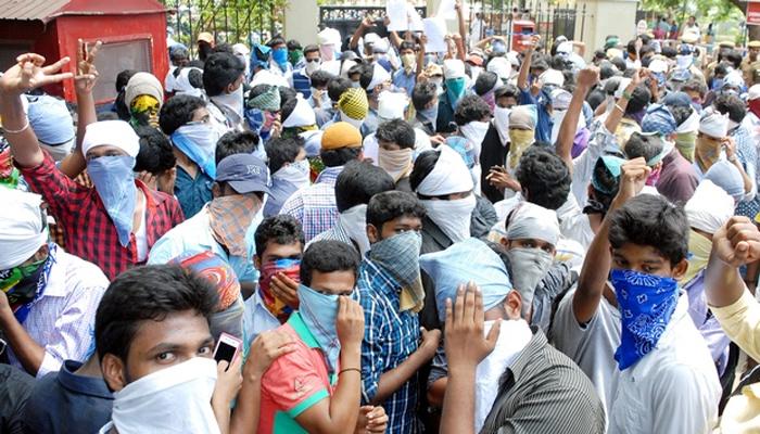 হাওড়ার বেলুড়ে একটি বেসরকারি ইঞ্জিনিয়ারিং কলেজের দুদল ছাত্রের মধ্যে মারামারি হাওড়ার বেলুড়ে একটি বেসরকারি ইঞ্জিনিয়ারিং কলেজের দুদল ছাত্রের মধ্যে মারামারি