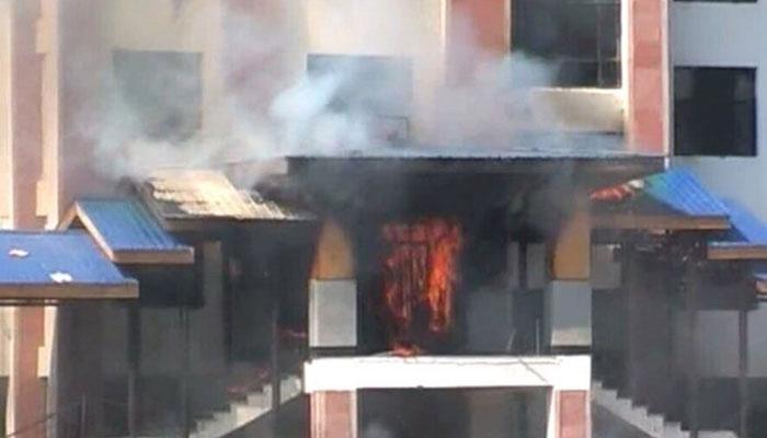 অগ্নিগর্ভ কাশ্মীরে আগুন অগ্নিগর্ভ কাশ্মীরে আগুন