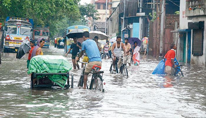 বৃষ্টি হতেই ফের জলে ডুবল হাওড়ার বিভিন্ন ওয়ার্ড বৃষ্টি হতেই ফের জলে ডুবল হাওড়ার বিভিন্ন ওয়ার্ড