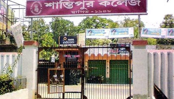 শান্তিপুর কলেজে তাণ্ডবের ঘটনায় গ্রেফতার হলেন কলেজের প্রাক্তন জিএস মনোজ সরকার শান্তিপুর কলেজে তাণ্ডবের ঘটনায় গ্রেফতার হলেন কলেজের প্রাক্তন জিএস মনোজ সরকার