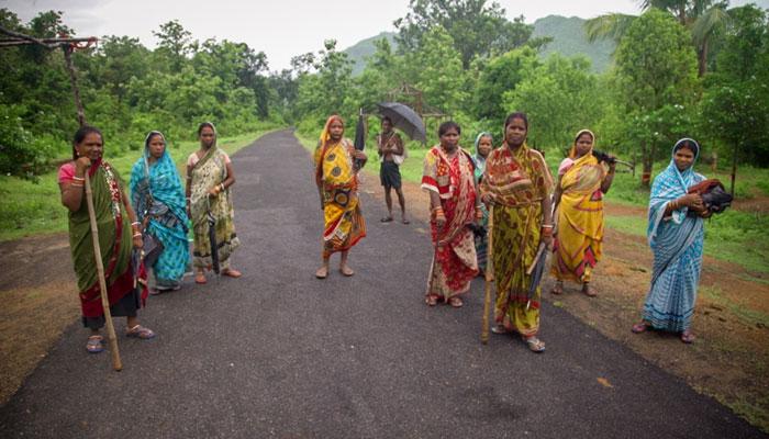হামলাকারীকে মেরে ফেলল রায়গঞ্জের মহিলারা হামলাকারীকে মেরে ফেলল রায়গঞ্জের মহিলারা