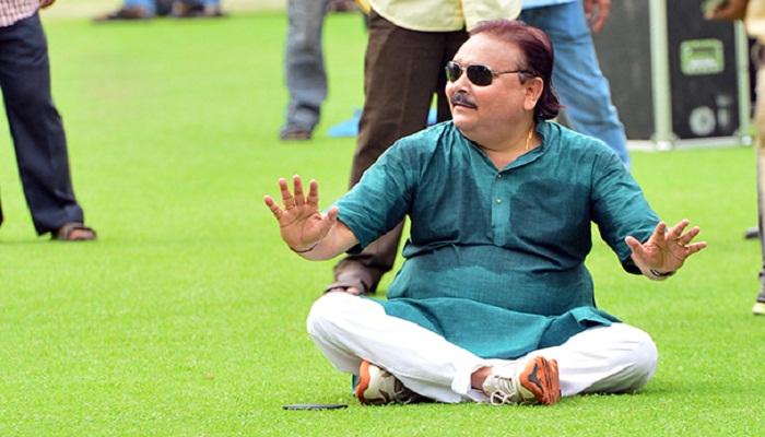 অনুগামীদের বাধার মুখে মদনের হোটেলে নথি না দিয়েই ফিরল সিবিআই অনুগামীদের বাধার মুখে মদনের হোটেলে নথি না দিয়েই ফিরল সিবিআই