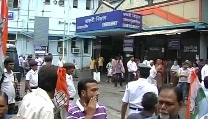 বিকেলে গ্রেফতার, আর রাতেই ছাড়া পেয়ে গেলেন এসএসকেএমের দালাল চক্রের মূল পাণ্ডা! বিকেলে গ্রেফতার, আর রাতেই ছাড়া পেয়ে গেলেন এসএসকেএমের দালাল চক্রের মূল পাণ্ডা!