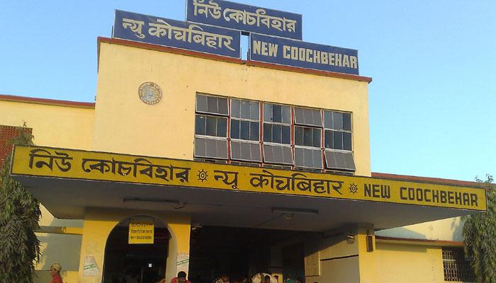 কোচবিহারে পুরসভার চেয়ারম্যানের বাড়ি লক্ষ্য করে গুলি কোচবিহারে পুরসভার চেয়ারম্যানের বাড়ি লক্ষ্য করে গুলি