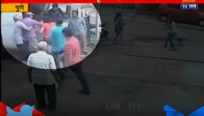অসহায় মা-হারা কুকুর ছানাদের ঠাঁই দেওয়ার জন্য মা ও মেয়েকে মারধর অসহায় মা-হারা কুকুর ছানাদের ঠাঁই দেওয়ার জন্য মা ও মেয়েকে মারধর