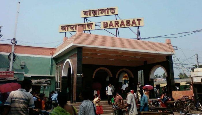 চাকরিপ্রার্থীদের বিক্ষোভে উত্তপ্ত বারাসতের জেলা প্রাইমারি দফতর চাকরিপ্রার্থীদের বিক্ষোভে উত্তপ্ত বারাসতের জেলা প্রাইমারি দফতর