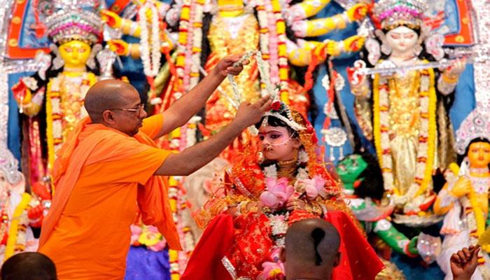 প্রতিবারের মতো এবারও বেলুড় মঠে ধূমধাম করে পালিত হল কুমারী পুজো প্রতিবারের মতো এবারও বেলুড় মঠে ধূমধাম করে পালিত হল কুমারী পুজো