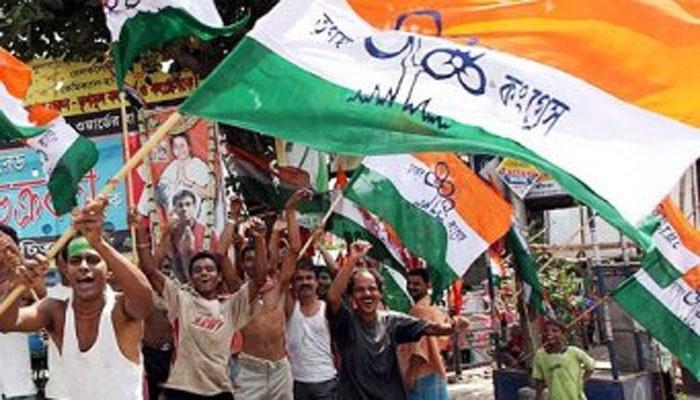 দুর্গাপুরের কাঁকসায় তৃণমূলের গোষ্ঠীদ্বন্দ্ব দুর্গাপুরের কাঁকসায় তৃণমূলের গোষ্ঠীদ্বন্দ্ব