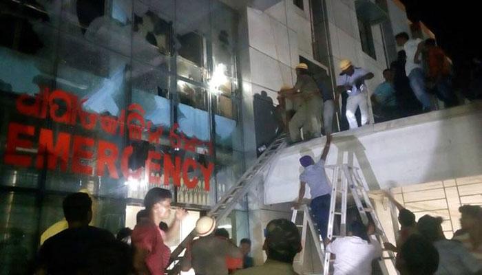 ভুবনেশ্বরের বেসরকারি হাসপাতালে ভয়াবহ আগুনে নিহতের সংখ্যা কমপক্ষে ২২ ভুবনেশ্বরের বেসরকারি হাসপাতালে ভয়াবহ আগুনে নিহতের সংখ্যা কমপক্ষে ২২