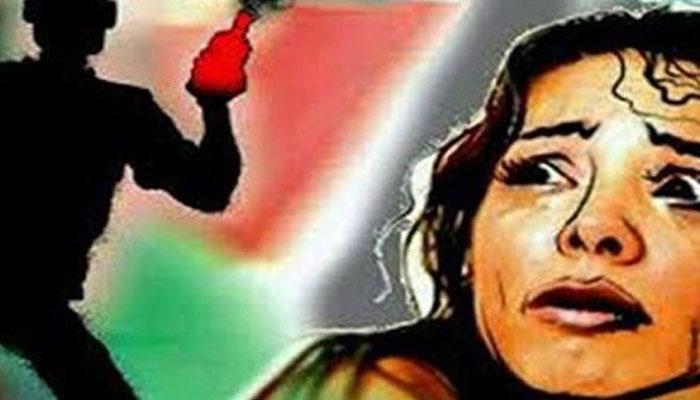 ফের অ্যাসিড হামলার শিকার তরুণী ফের অ্যাসিড হামলার শিকার তরুণী