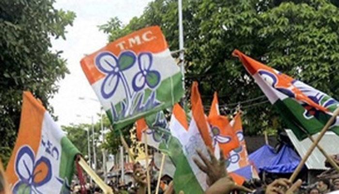 তৃণমূলের গোষ্ঠী সংঘর্ষে উত্তপ্ত ঝড়খালি গ্রাম, চলল বোমাবাজি তৃণমূলের গোষ্ঠী সংঘর্ষে উত্তপ্ত ঝড়খালি গ্রাম, চলল বোমাবাজি