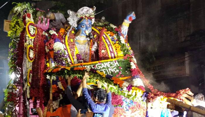 কালী পুজোর প্রতিমা বিসর্জন ঘিরে উত্তাপ শহরে কালী পুজোর প্রতিমা বিসর্জন ঘিরে উত্তাপ শহরে