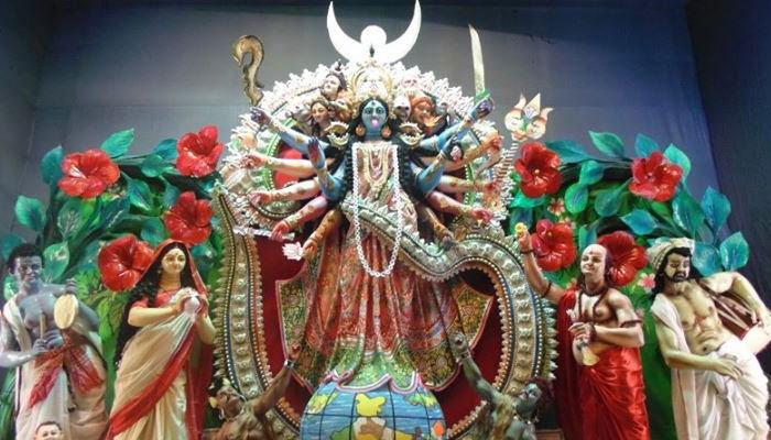 কালীপুজোর জলসায় অশান্তি, মাথা ফাটল পুলিসের কালীপুজোর জলসায় অশান্তি, মাথা ফাটল পুলিসের