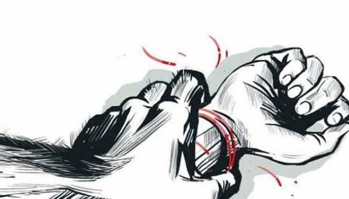 নির্যাতিতাকে পুলিসের প্রশ্ন, 'চার ধর্ষকের মধ্যে কে সবচেয়ে বেশি আনন্দ দিয়েছে' নির্যাতিতাকে পুলিসের প্রশ্ন, 'চার ধর্ষকের মধ্যে কে সবচেয়ে বেশি আনন্দ দিয়েছে'