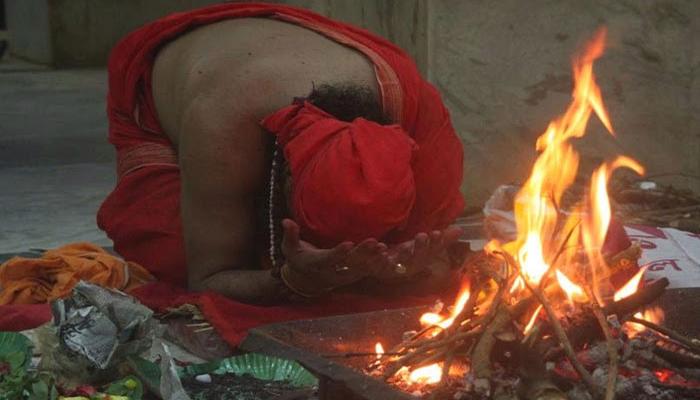 রোগ সারাতে ওঝার শরণাপন্ন হয়ে মর্মান্তিক মৃত্যু এক আদিবাসী যুবকের! রোগ সারাতে ওঝার শরণাপন্ন হয়ে মর্মান্তিক মৃত্যু এক আদিবাসী যুবকের!