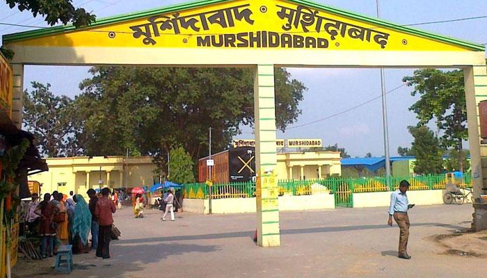 মুর্শিদাবাদের রঘুনাথগঞ্জে মুদিখানার দোকান থেকে উদ্ধার ৪৯ কেজি বোমার মশলা মুর্শিদাবাদের রঘুনাথগঞ্জে মুদিখানার দোকান থেকে উদ্ধার ৪৯ কেজি বোমার মশলা