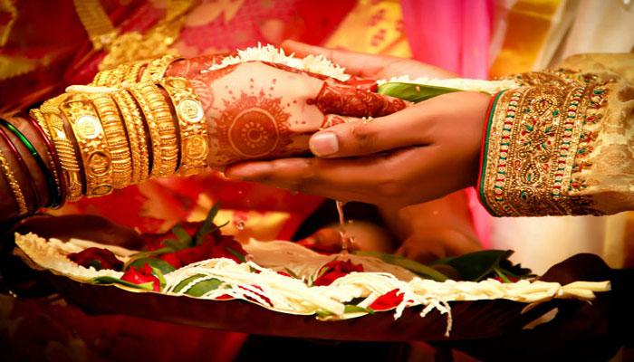 রিপন স্ট্রিটের রোশনির বিয়ে হয়েছিল সুরাটের ধনী ব্যবসায়ী পরিবারে, তাঁর এই অবস্থা! রিপন স্ট্রিটের রোশনির বিয়ে হয়েছিল সুরাটের ধনী ব্যবসায়ী পরিবারে, তাঁর এই অবস্থা!
