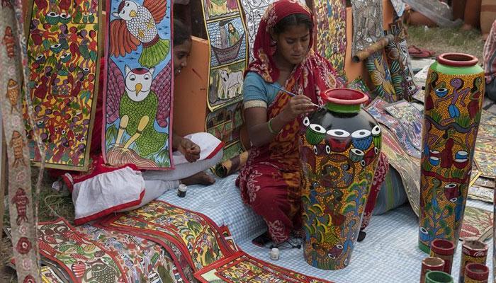 নোট বাতিলের ধাক্কায় এবার কী পশ্চিমবঙ্গ হস্ত শিল্প মেলার বিক্রিবাটায় প্রভাব পড়বে? নোট বাতিলের ধাক্কায় এবার কী পশ্চিমবঙ্গ হস্ত শিল্প মেলার বিক্রিবাটায় প্রভাব পড়বে?