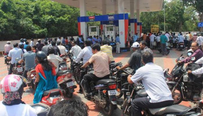 রাজ্যের পেট্রল পাম্প থেকে শুরু টাকা দেওয়া রাজ্যের পেট্রল পাম্প থেকে শুরু টাকা দেওয়া
