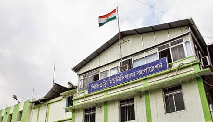 শিলিগুড়ি পুরসভা নিয়ে জট কাটাতে পুরমন্ত্রীর সঙ্গে বৈঠক মেয়র অশোক ভট্টাচার্যের শিলিগুড়ি পুরসভা নিয়ে জট কাটাতে পুরমন্ত্রীর সঙ্গে বৈঠক মেয়র অশোক ভট্টাচার্যের
