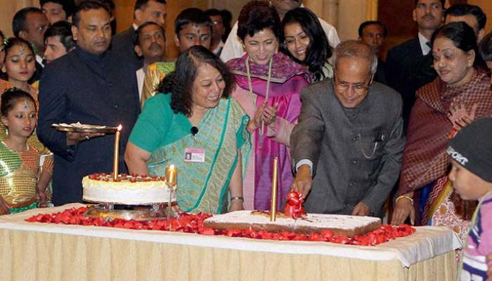 আগামী কাল ৮১তে পা দিচ্ছেন রাষ্ট্রপতি প্রণব মুখোপাধ্যায় আগামী কাল ৮১তে পা দিচ্ছেন রাষ্ট্রপতি প্রণব মুখোপাধ্যায়