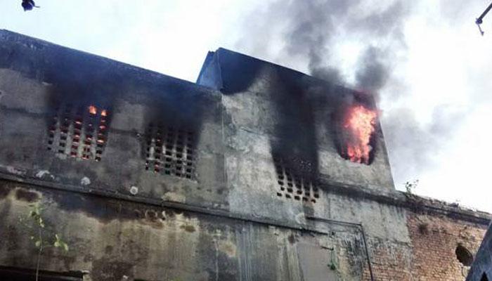 একের পর এক অগ্নিকাণ্ডে কি কার্যত জতুগৃহে পরিণত হচ্ছে হাওড়ার একাধিক এলাকা? প্রশ্ন দমকলমন্ত্রীর একের পর এক অগ্নিকাণ্ডে কি কার্যত জতুগৃহে পরিণত হচ্ছে হাওড়ার একাধিক এলাকা? প্রশ্ন দমকলমন্ত্রীর