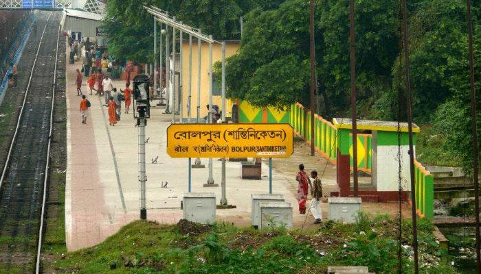 চিকিত্সায় গাফিলতির অভিযোগে ধুন্ধুমার বোলপুর হাসপাতালে চিকিত্সায় গাফিলতির অভিযোগে ধুন্ধুমার বোলপুর হাসপাতালে
