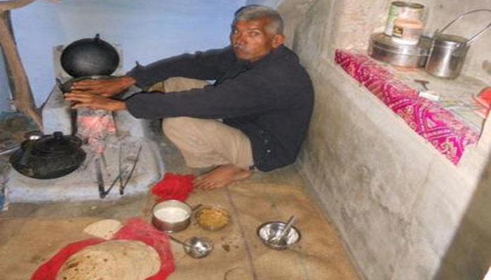 গুগলের আমেরিকার অফিসের কর্মীর বাবার এ কী অবস্থা! গুগলের আমেরিকার অফিসের কর্মীর বাবার এ কী অবস্থা!