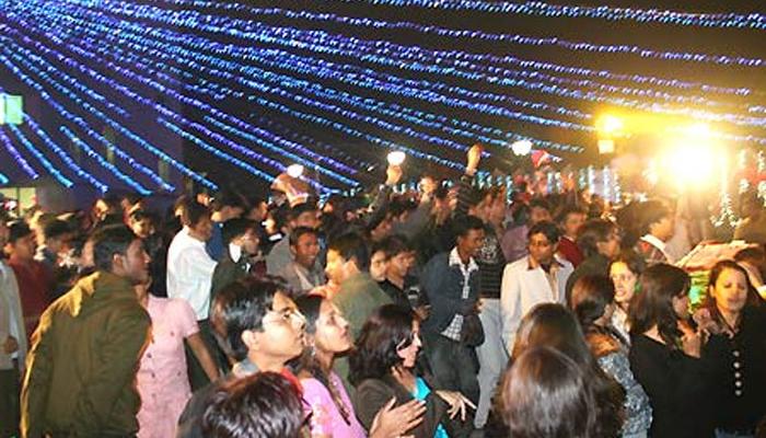 কলকাতায় বর্ষশেষের কলতান কলকাতায় বর্ষশেষের কলতান
