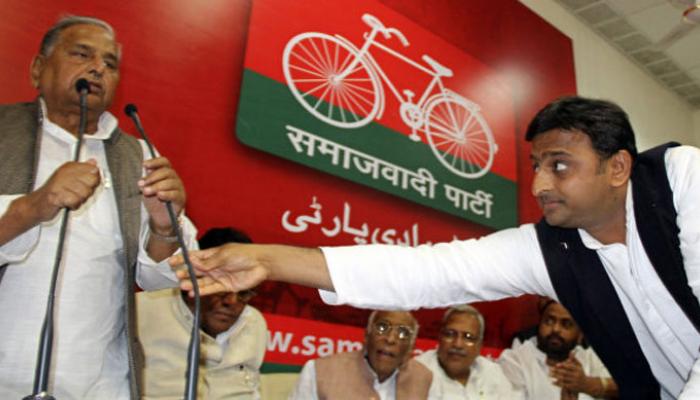 সাইকেলের মালিকানা নিয়ে পিতা-পুত্রের আকচাআকচি সাইকেলের মালিকানা নিয়ে পিতা-পুত্রের আকচাআকচি