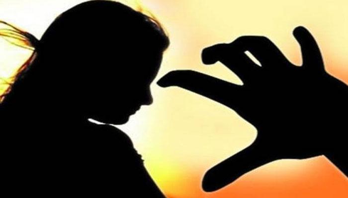 কলকাতার বুকে প্রকাশ্যে মহিলার শ্লীলতাহানি, মারধর স্বামীকেও কলকাতার বুকে প্রকাশ্যে মহিলার শ্লীলতাহানি, মারধর স্বামীকেও