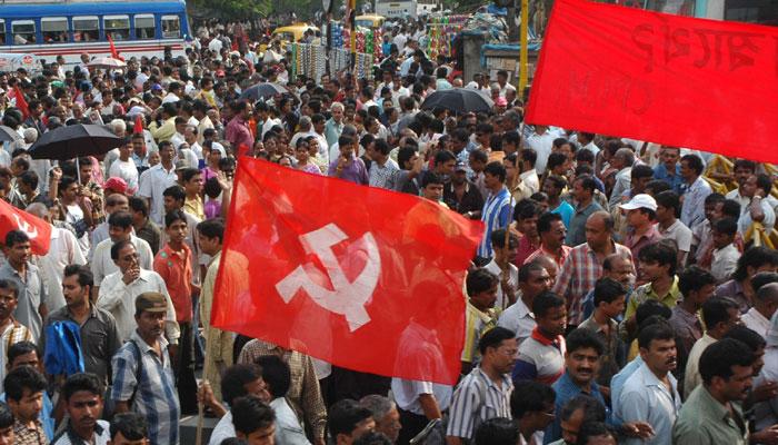 চুনোপুঁটিদের নয়, রাঘব বোয়ালদের ধরতে হবে, সিপিএমের মিছিলে পুলিসের সঙ্গে লুকোচুরি নেতাদের চুনোপুঁটিদের নয়, রাঘব বোয়ালদের ধরতে হবে, সিপিএমের মিছিলে পুলিসের সঙ্গে লুকোচুরি নেতাদের
