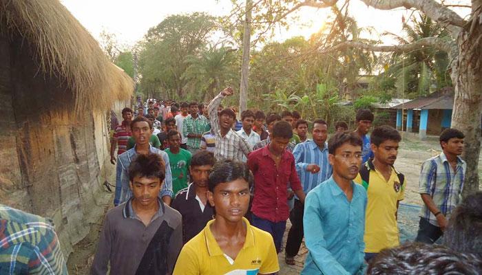 পুলিস ধরেনি তাই আজ স্থানীয় বাসিন্দারাই ধরল দুষ্কৃতীদের পুলিস ধরেনি তাই আজ স্থানীয় বাসিন্দারাই ধরল দুষ্কৃতীদের