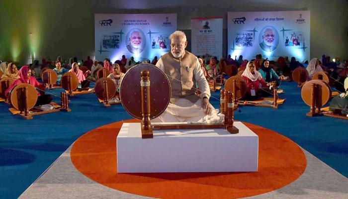 প্রধানমন্ত্রীর চরকা কাটার ছবি নিয়ে রাহুল গান্ধী কী বলেছেন, শুনেছেন? প্রধানমন্ত্রীর চরকা কাটার ছবি নিয়ে রাহুল গান্ধী কী বলেছেন, শুনেছেন?