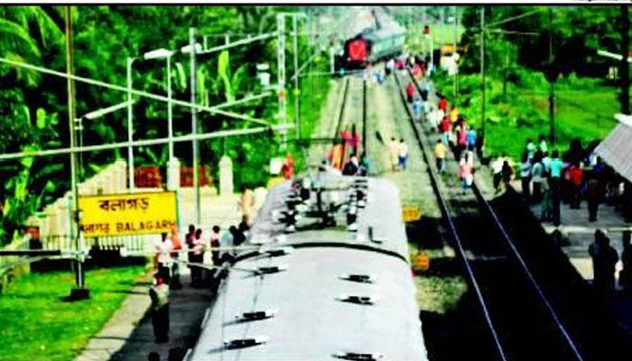 দুষ্কৃতী হামলায় মৃত্যু ঘিরে উত্তেজনা হুগলির বলাগড়ে দুষ্কৃতী হামলায় মৃত্যু ঘিরে উত্তেজনা হুগলির বলাগড়ে