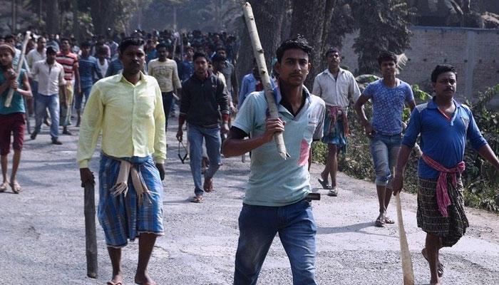 ভাঙড়ে গুলিতে মৃত বাসিন্দা মফিজুল আলি খানের বাড়িতে শোকের ছায়া ভাঙড়ে গুলিতে মৃত বাসিন্দা মফিজুল আলি খানের বাড়িতে শোকের ছায়া
