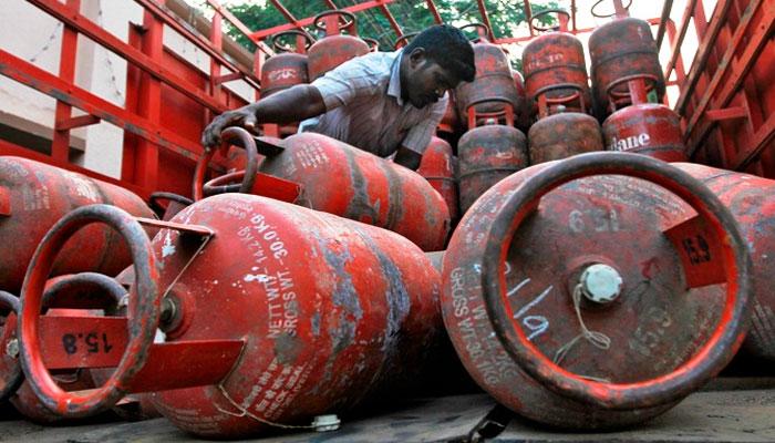 গ্যাস চুরি রুখতে এবার নতুন ধরনের LPG সিলিন্ডারের ভাবনা গ্যাস চুরি রুখতে এবার নতুন ধরনের LPG সিলিন্ডারের ভাবনা