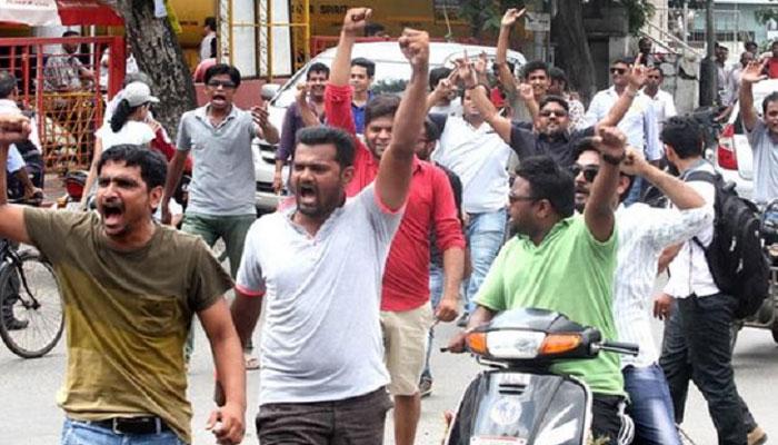 দুর্ঘটনার পর কেটে গেছে তিনদিন, অধরা চালক, বিক্ষোভে উত্তাল কাঁকুরগাছি দুর্ঘটনার পর কেটে গেছে তিনদিন, অধরা চালক, বিক্ষোভে উত্তাল কাঁকুরগাছি